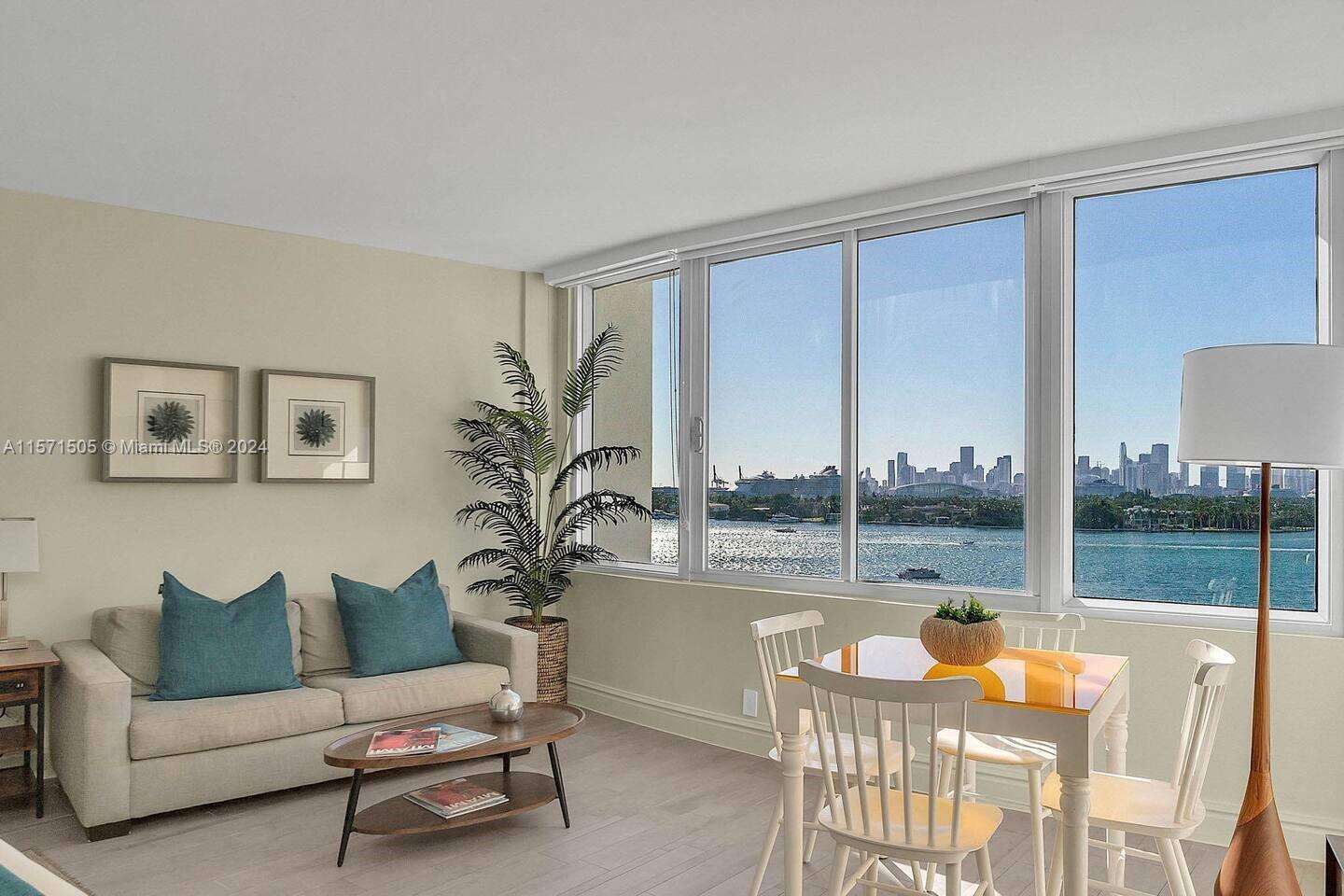 Mondrian Unit #906 | Picture 2