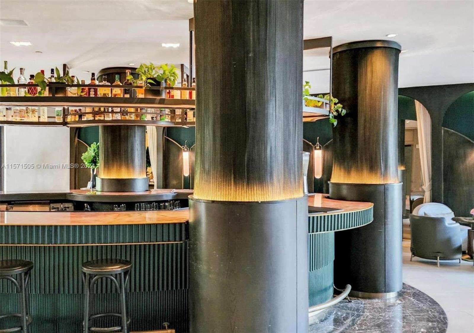 Mondrian Unit #906 | Picture 28