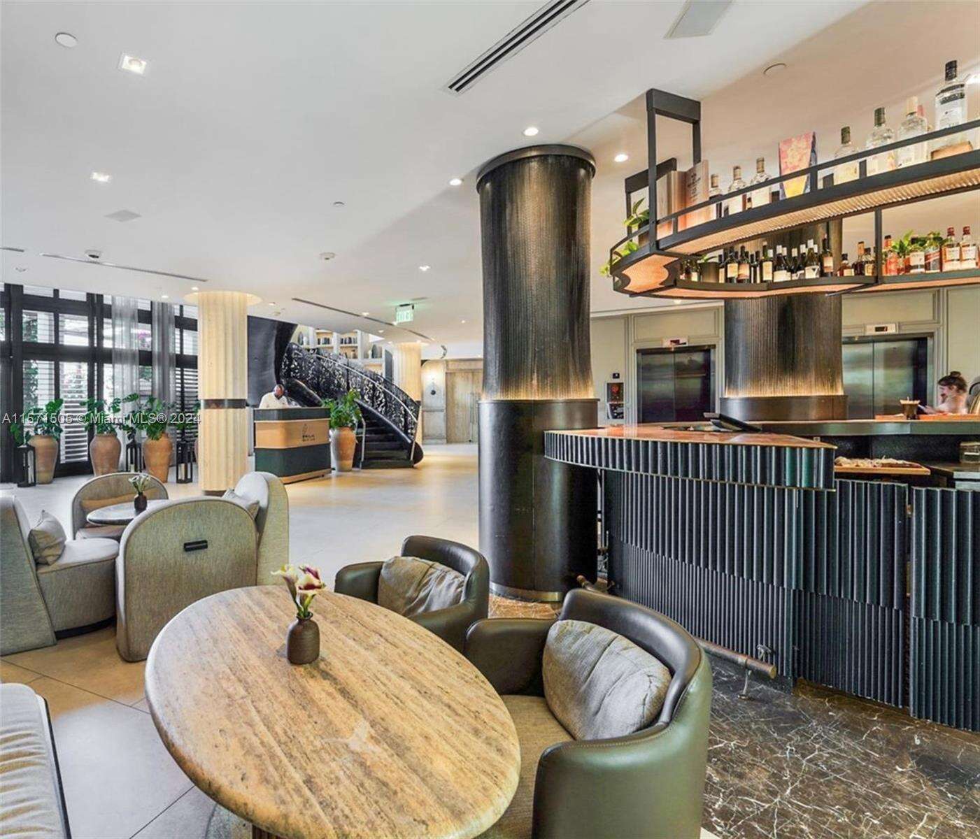 Mondrian Unit #906 | Picture 29