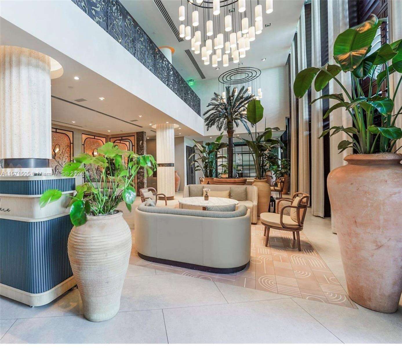 Mondrian Unit #906 | Picture 30