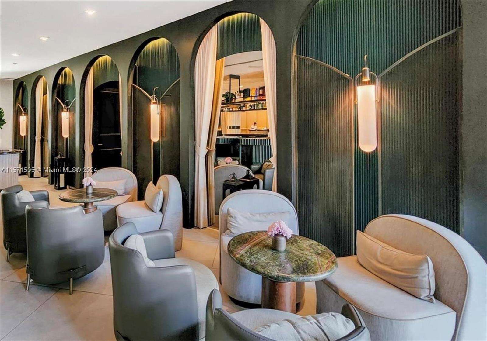 Mondrian Unit #906 | Picture 31