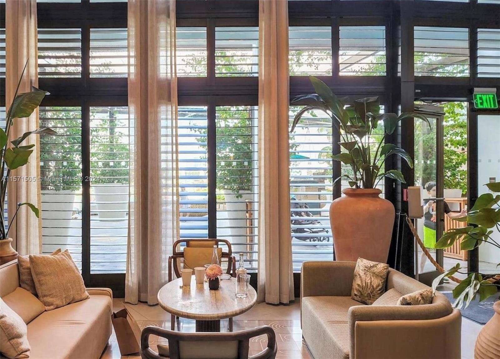 Mondrian Unit #906 | Picture 34