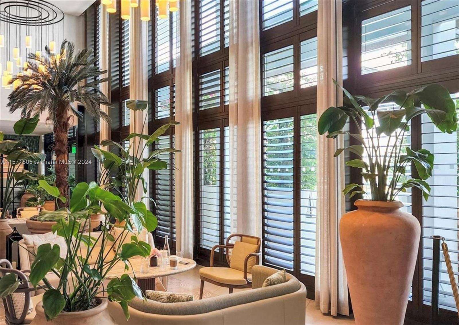 Mondrian Unit #906 | Picture 35