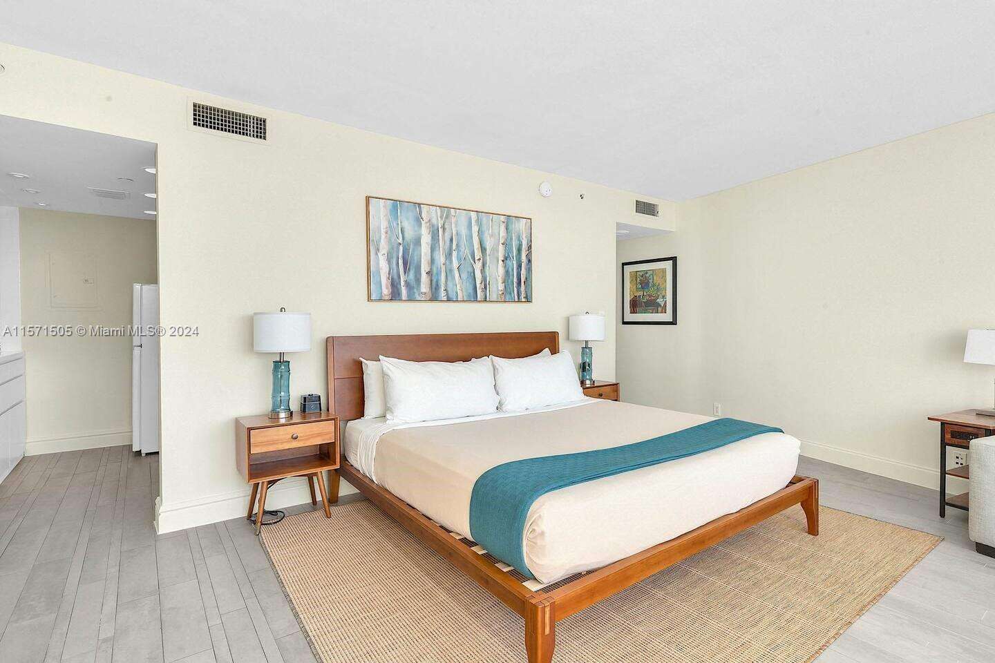 Mondrian Unit #906 | Picture 7