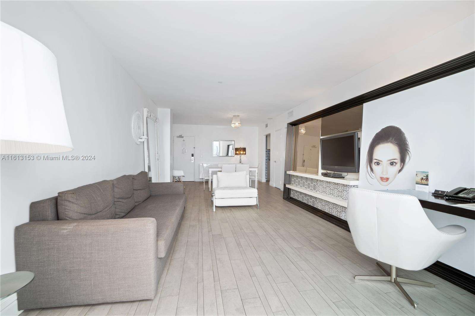 Mondrian Unit #1626 | Picture 15