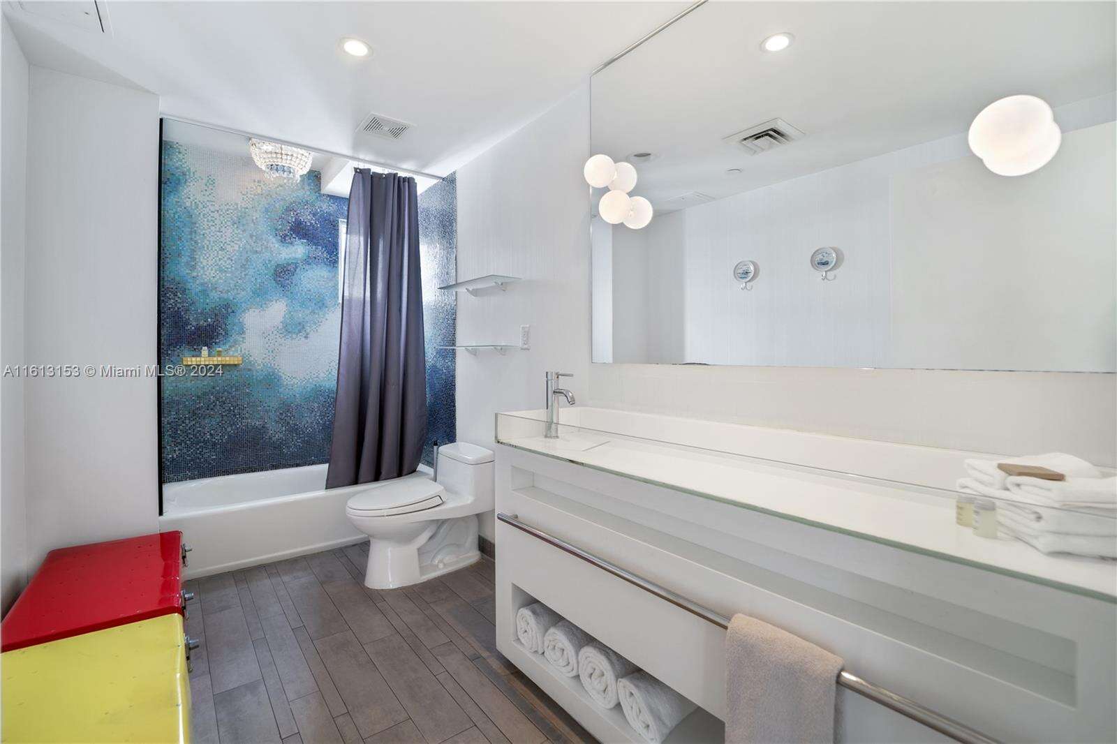 Mondrian Unit #1626 | Picture 18