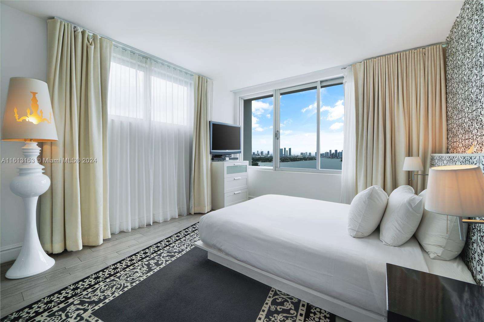 Mondrian Unit #1626 | Picture 20