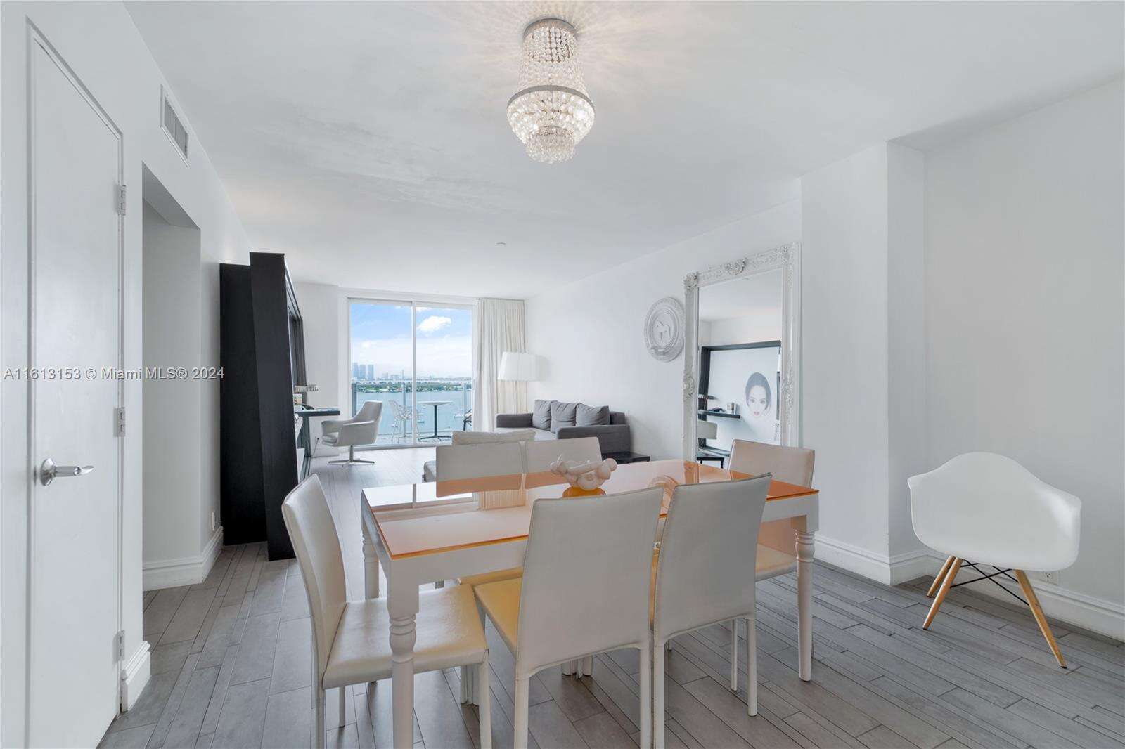 Mondrian Unit #1626 | Picture 3