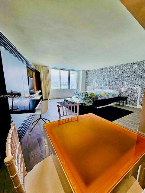 Mondrian Unit #908 | Picture 3