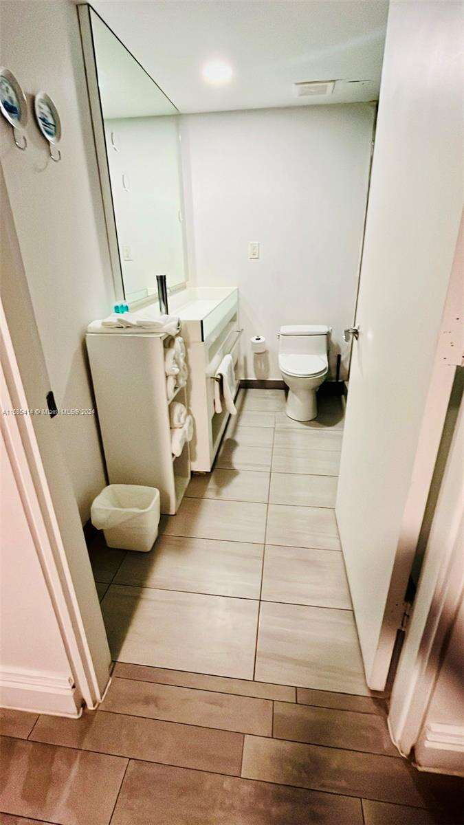 Mondrian Unit #822 | Picture 9