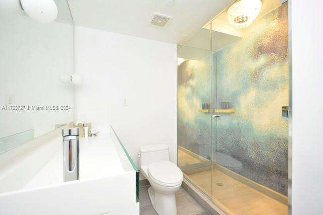 Mondrian Unit #425 | Picture 5