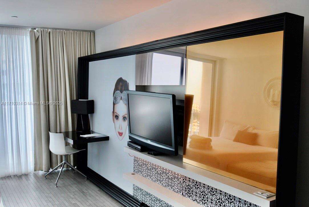 Mondrian Unit #PH-1 | Picture 2