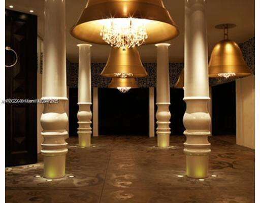 Mondrian Unit #916 | Picture 3