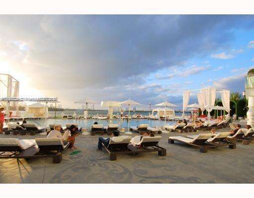 Mondrian Unit #916 | Picture 4