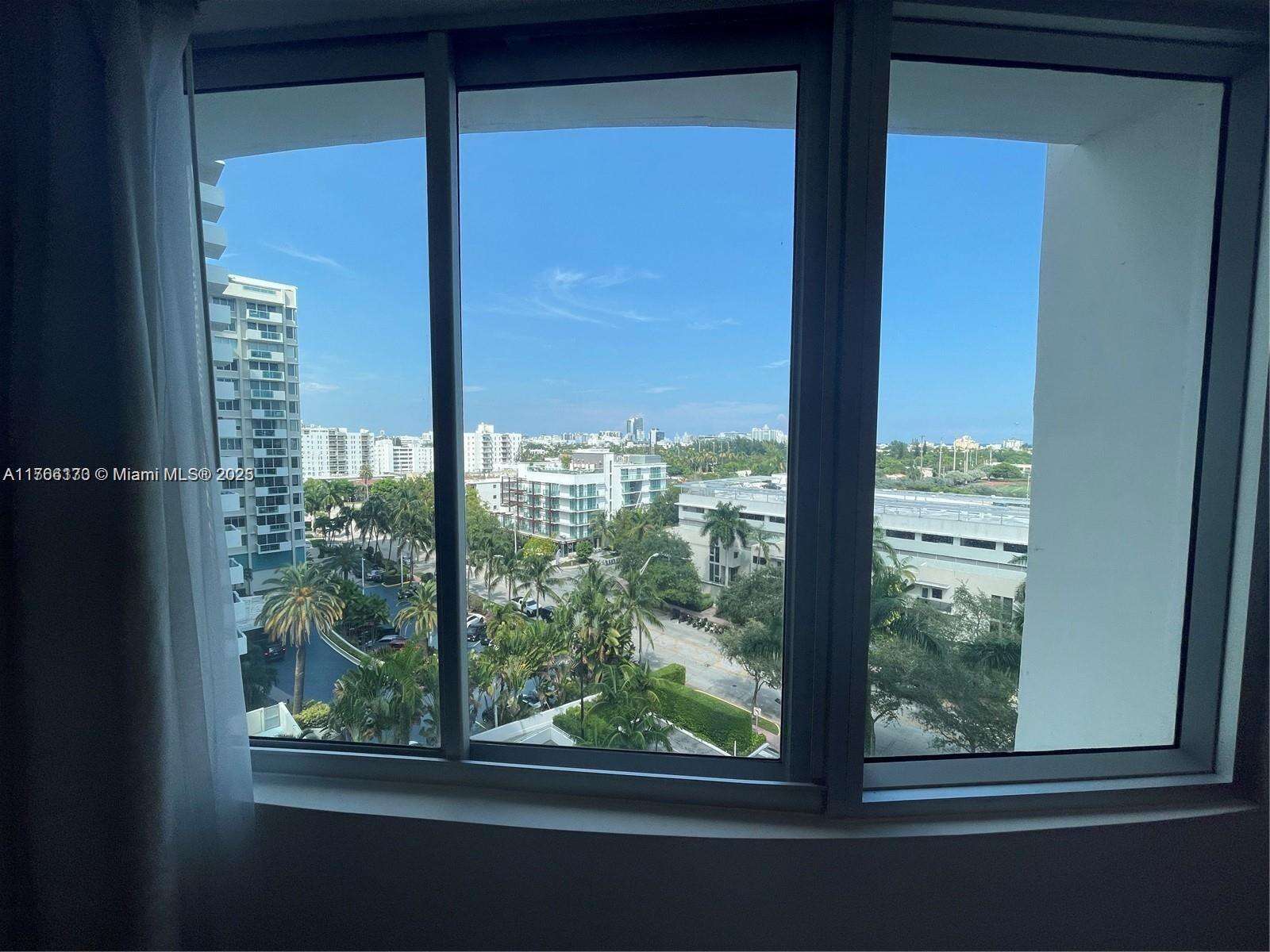 Mondrian Unit #807 | Picture 8