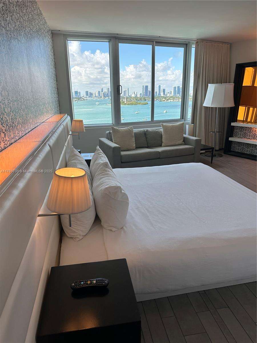 Mondrian For Sale | Unit #1206