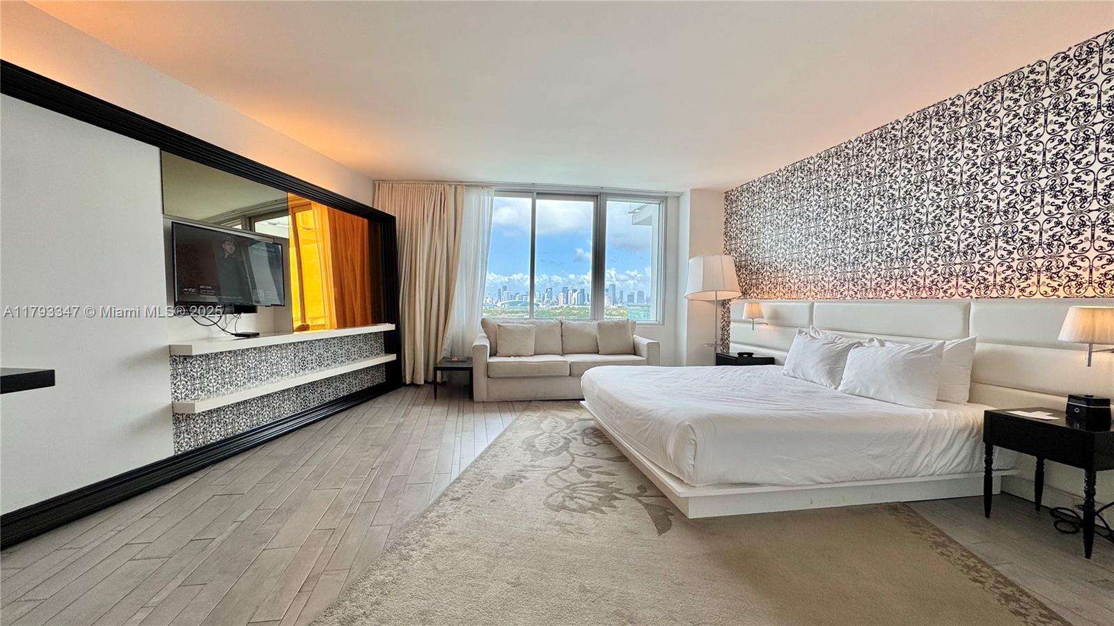 Mondrian Unit #1108 | Picture 2