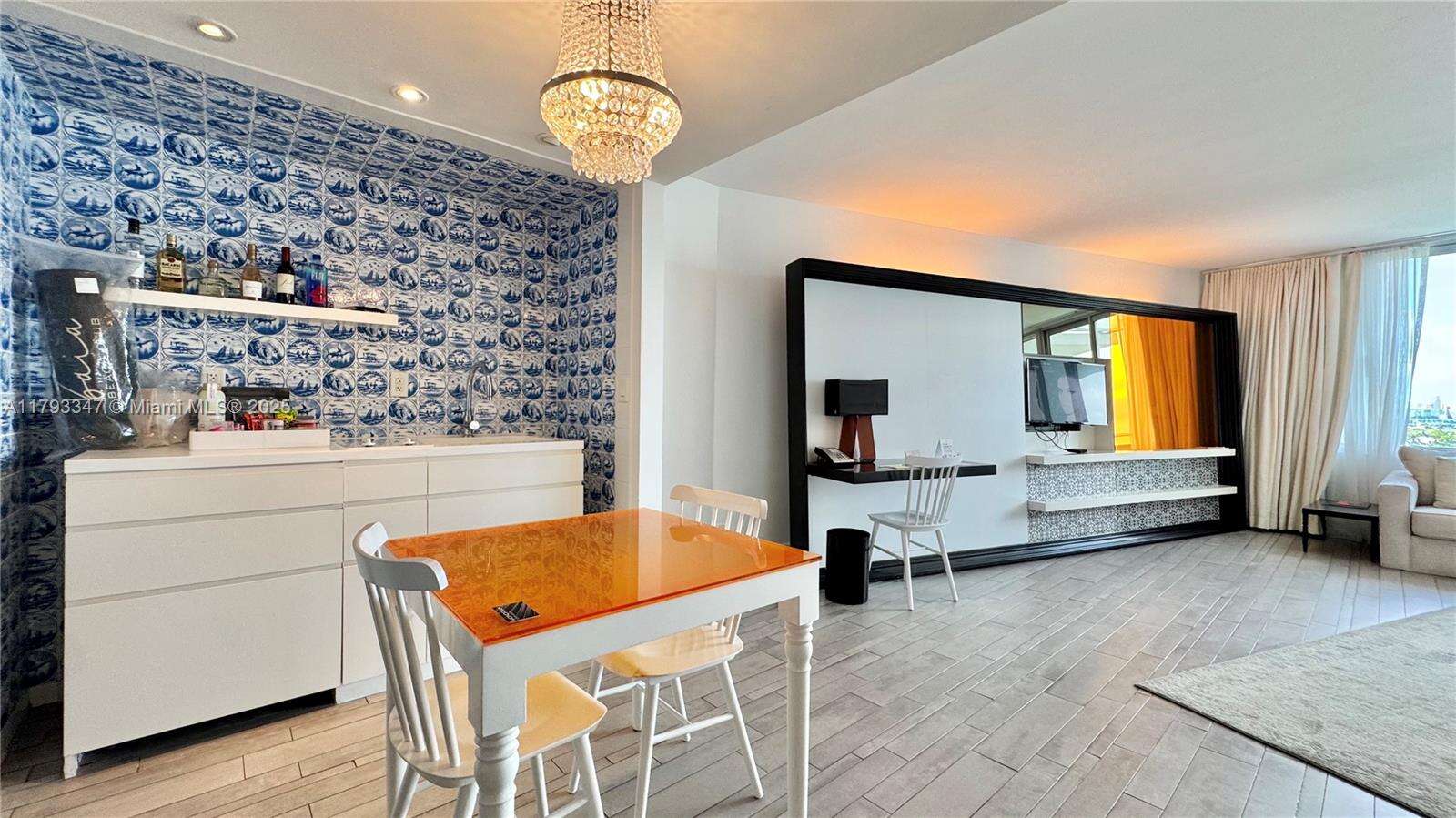 Mondrian Unit #1108 | Picture 8