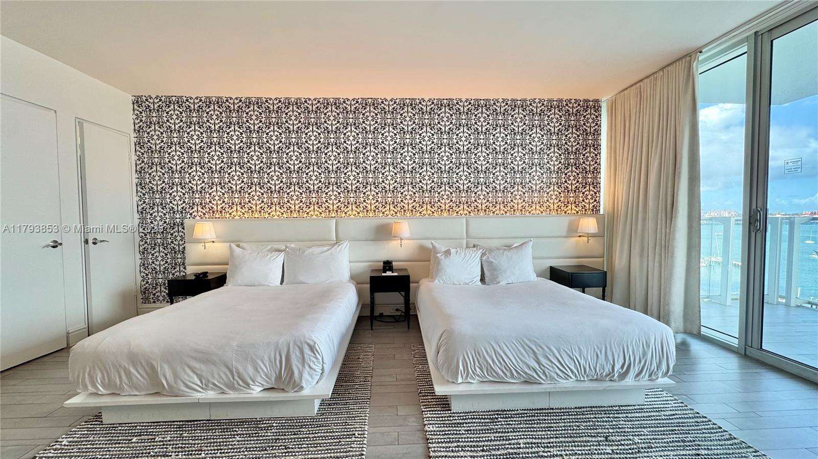 Mondrian Unit #812 | Picture 4