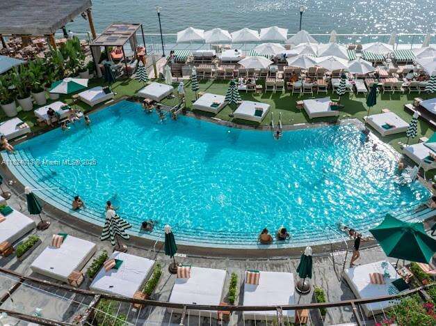 Mondrian Unit #510 | Picture 12