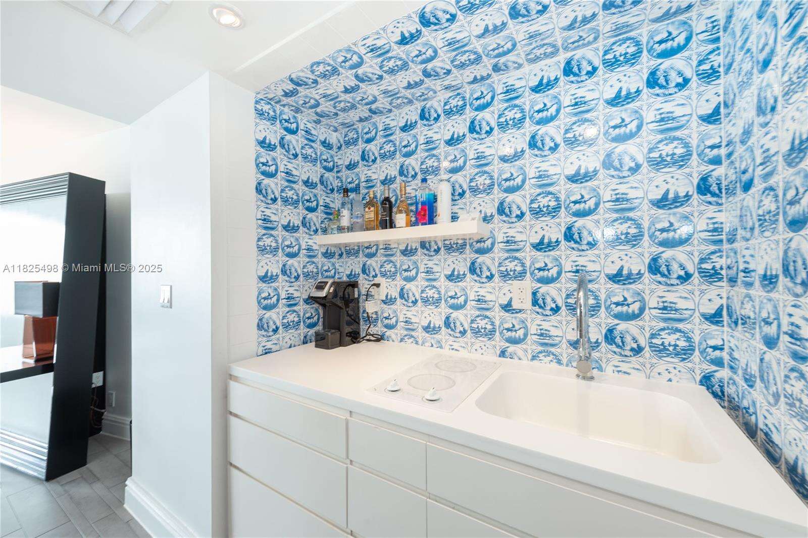 Mondrian Unit #506 | Picture 12