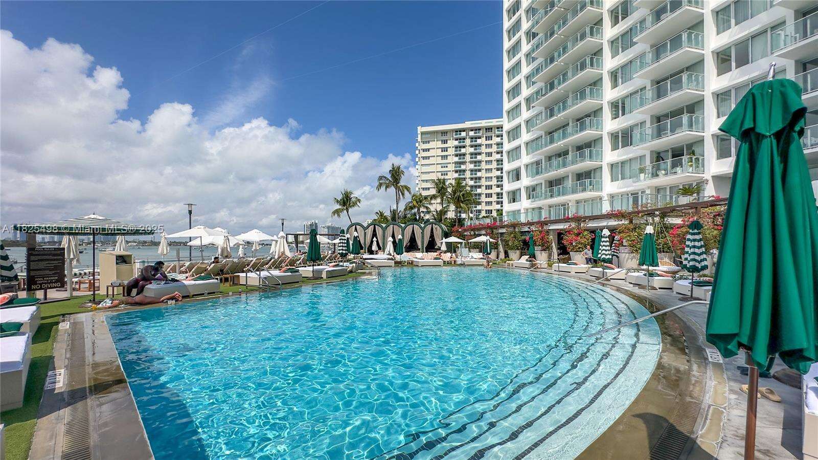 Mondrian Unit #506 | Picture 18