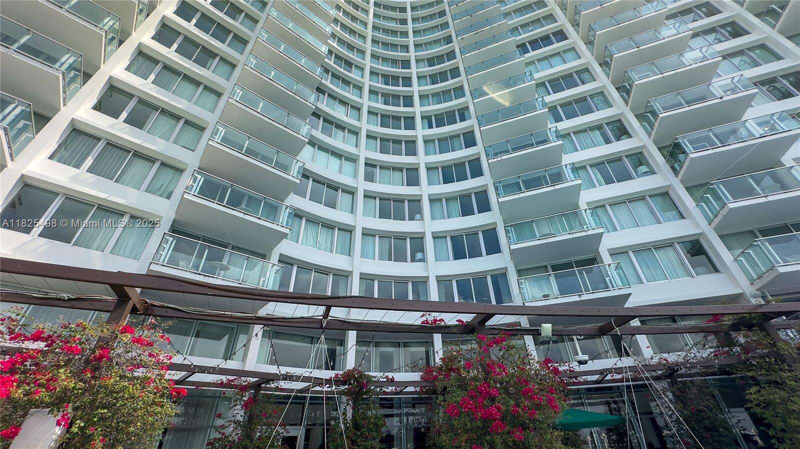 Mondrian Unit #506 | Picture 4