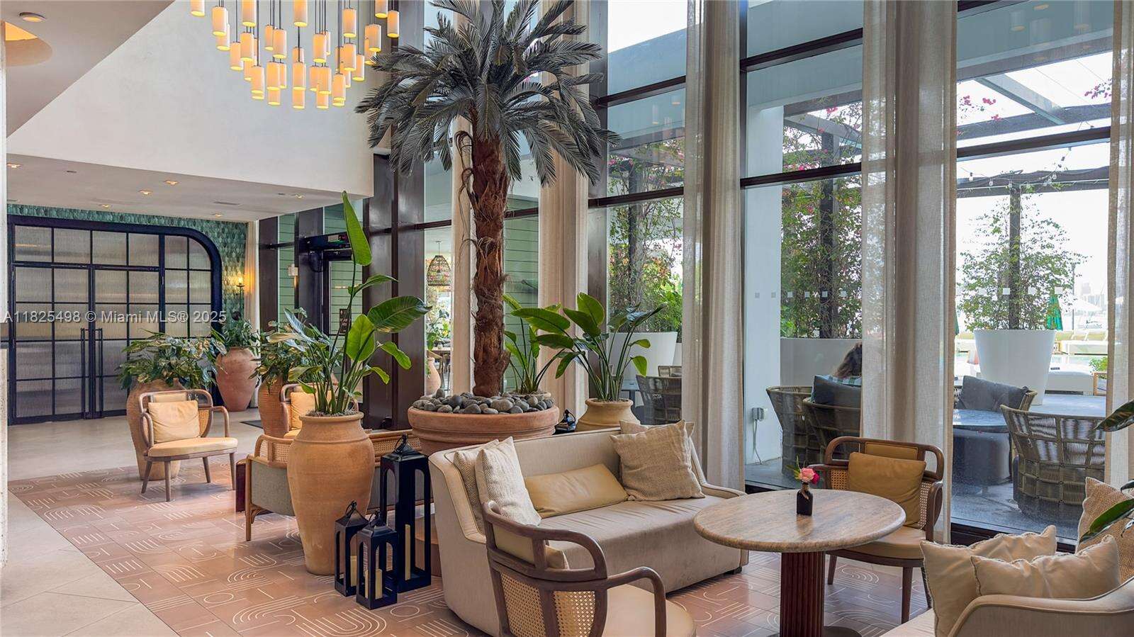 Mondrian Unit #506 | Picture 5