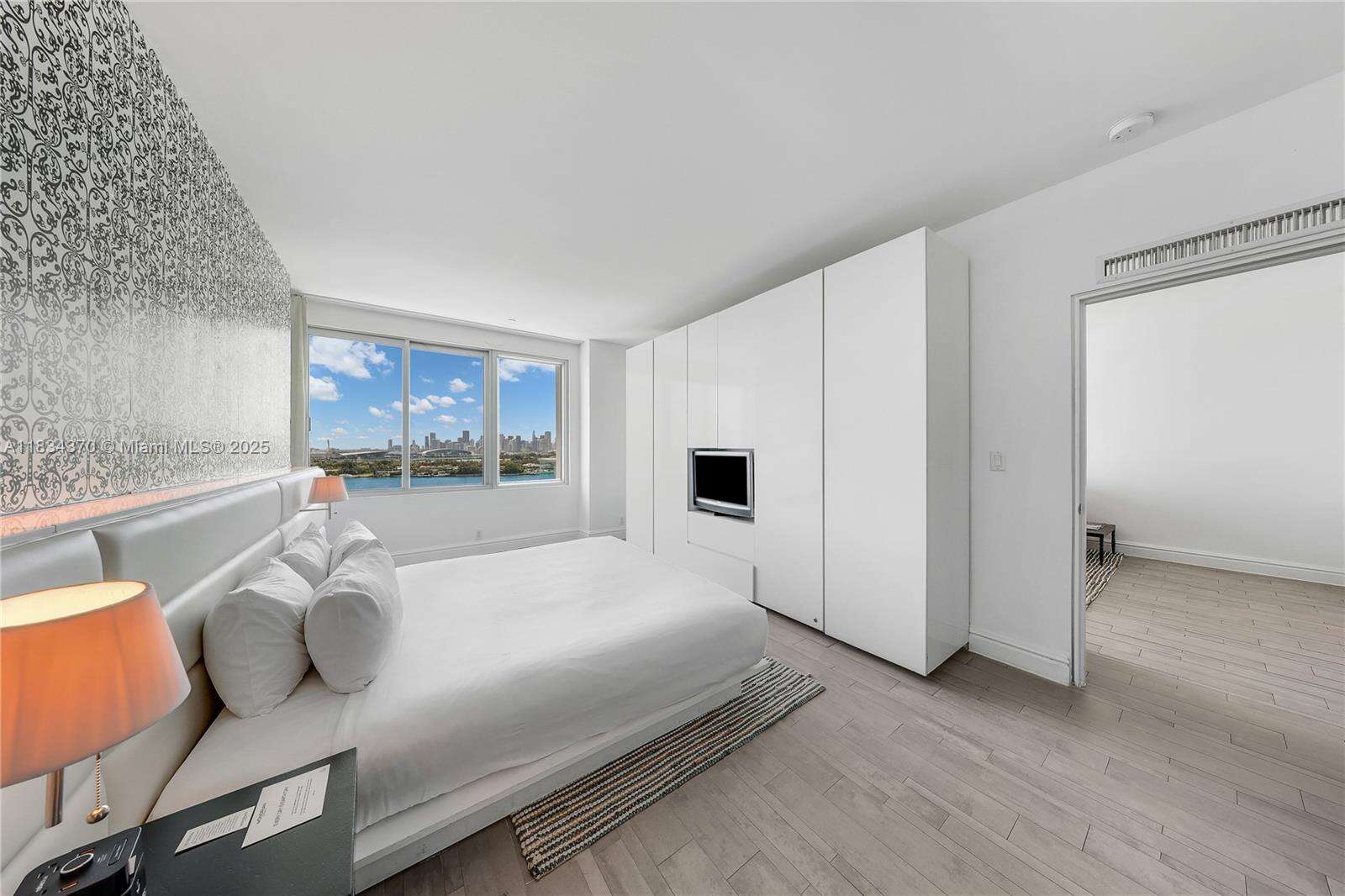 Mondrian Unit #1614 | Picture 2