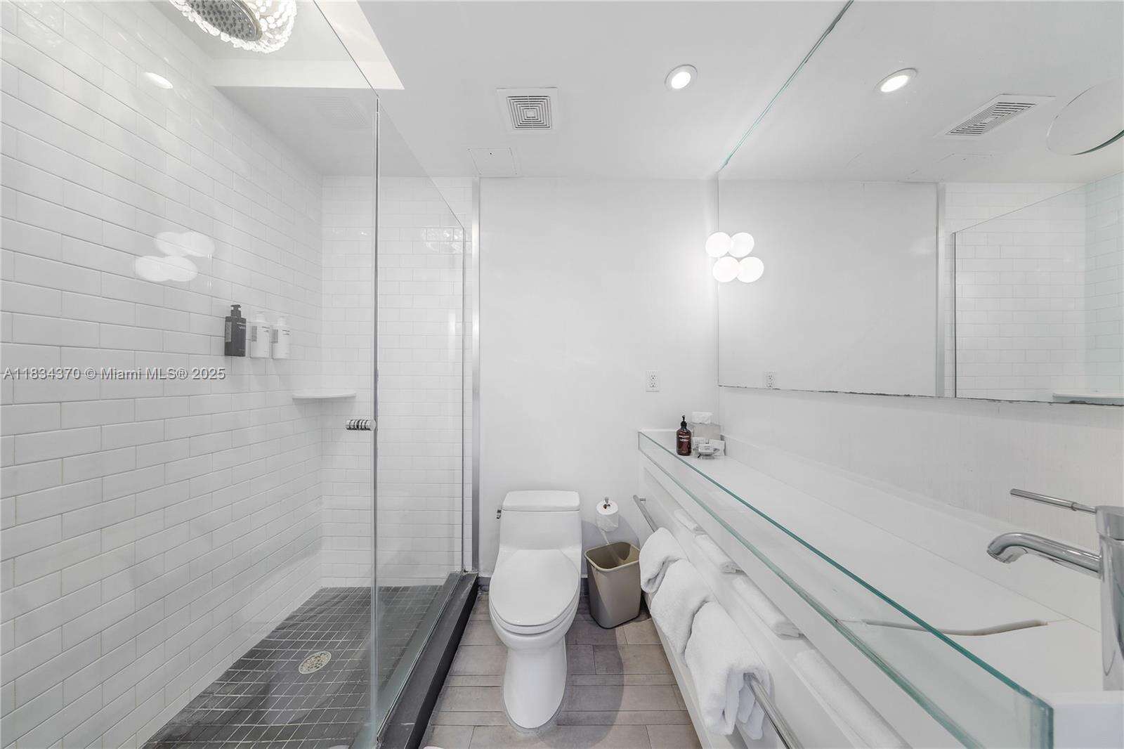 Mondrian Unit #1614 | Picture 5