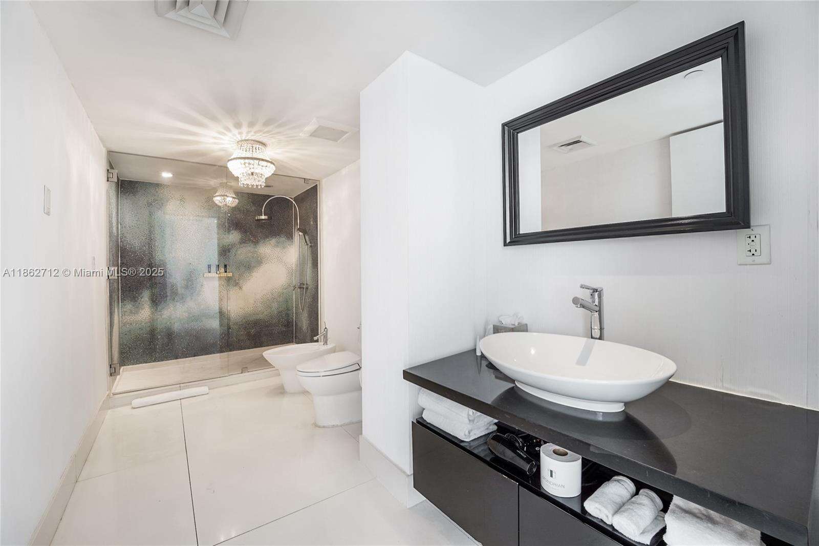 Mondrian Unit #TS-4 | Picture 13