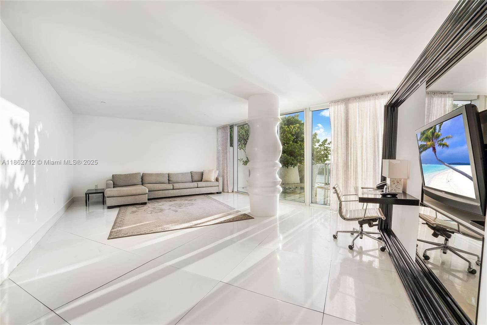 Mondrian Unit #TS-4 | Picture 16