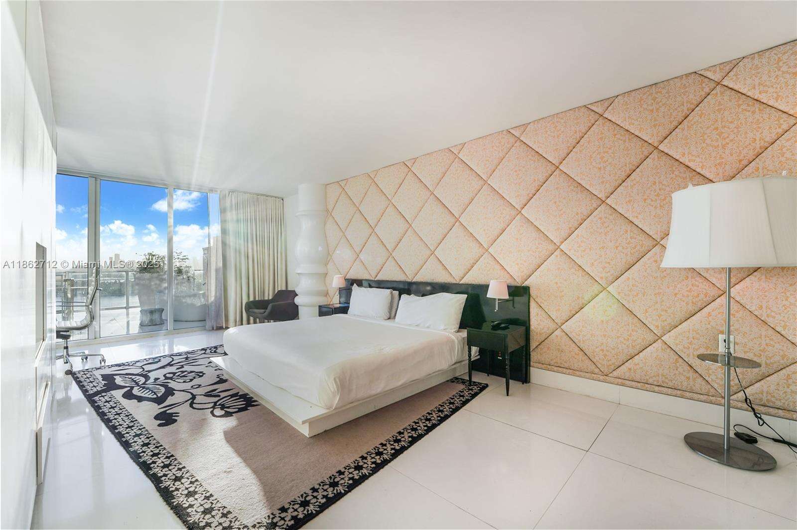 Mondrian Unit #TS-4 | Picture 9