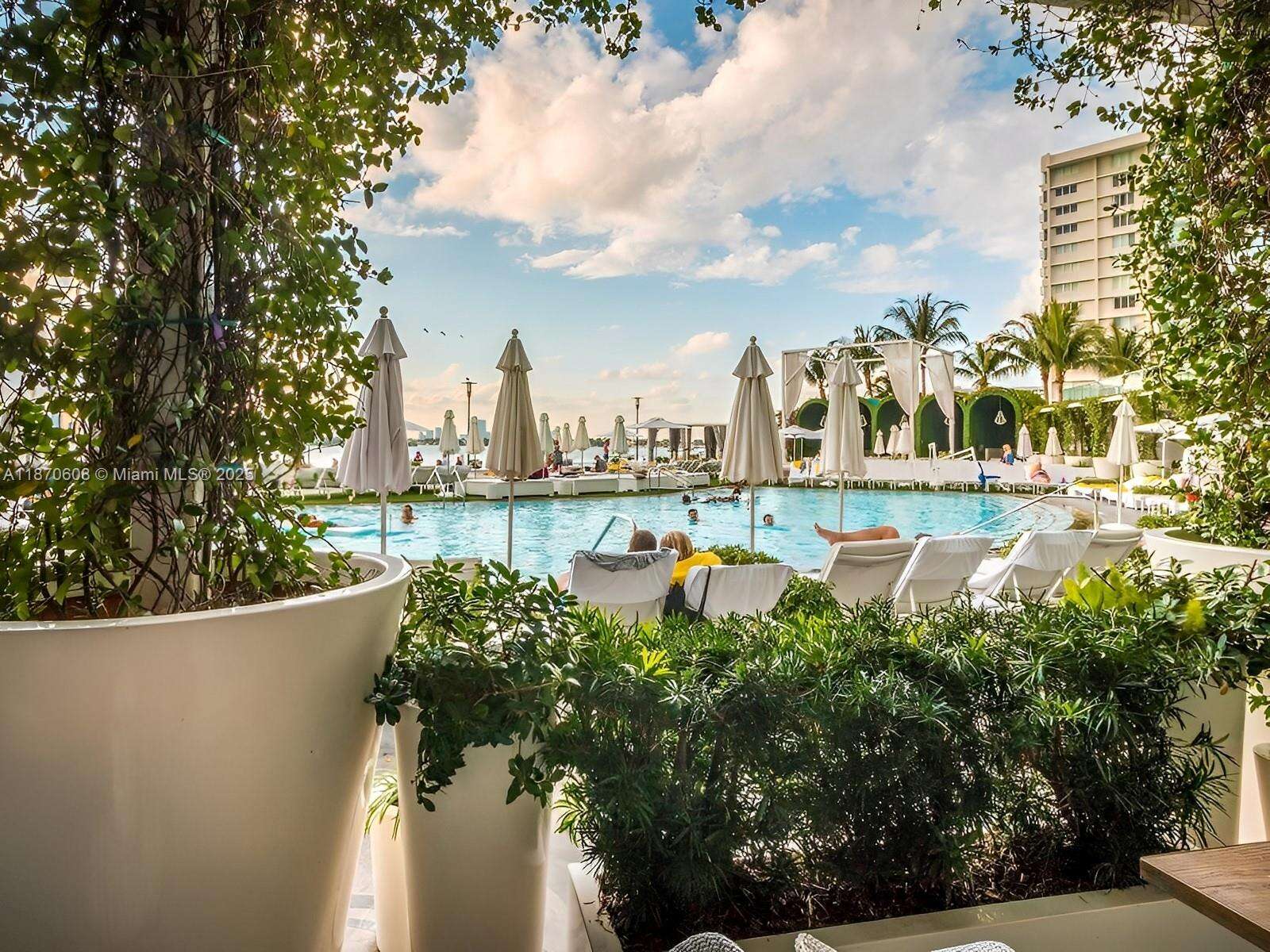 Mondrian Unit #1024 | Picture 8