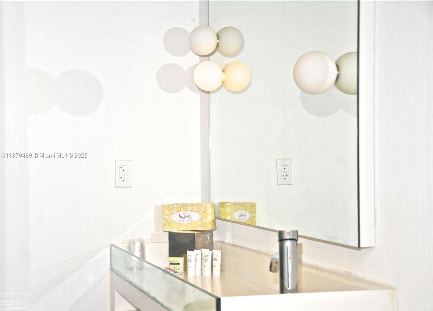 Mondrian Unit #1510 | Picture 9