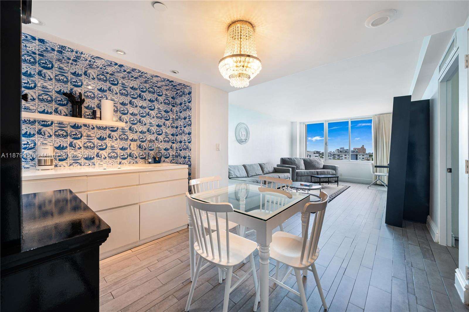 Mondrian Unit #721 | Picture 2