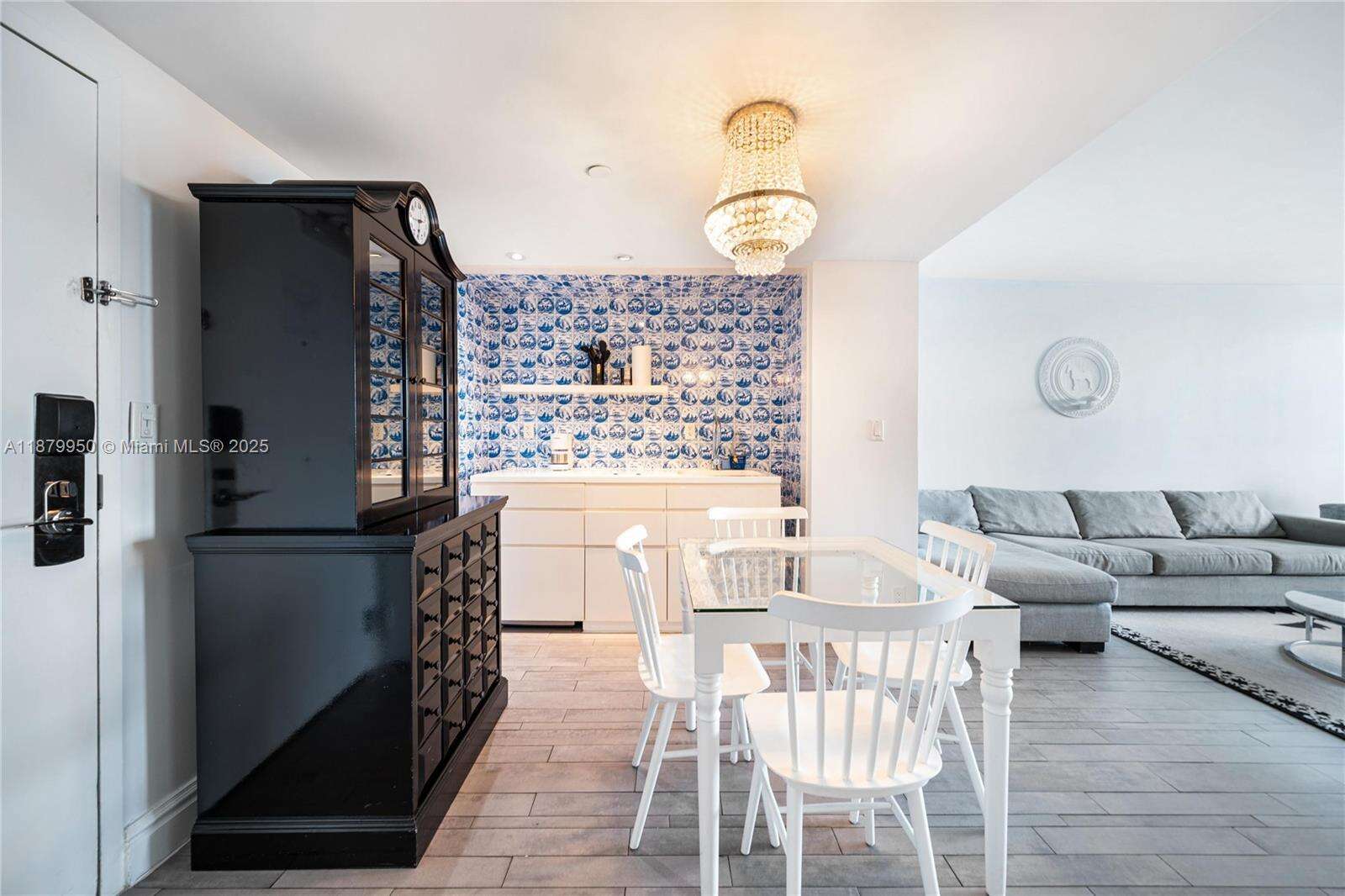 Mondrian Unit #721 | Picture 3