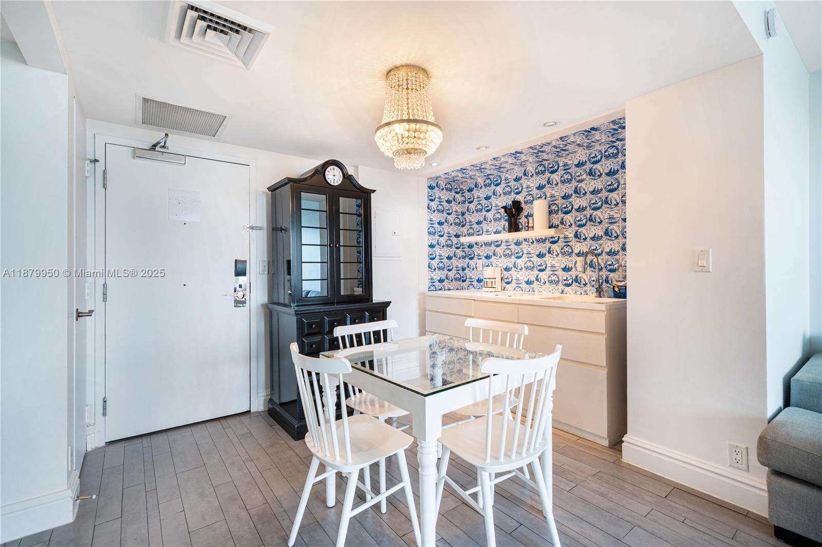 Mondrian Unit #721 | Picture 4