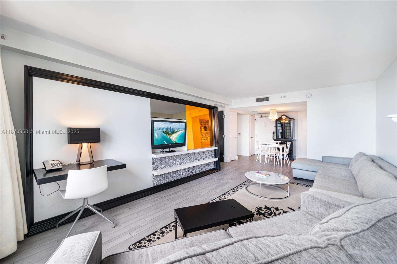 Mondrian Unit #721 | Picture 7