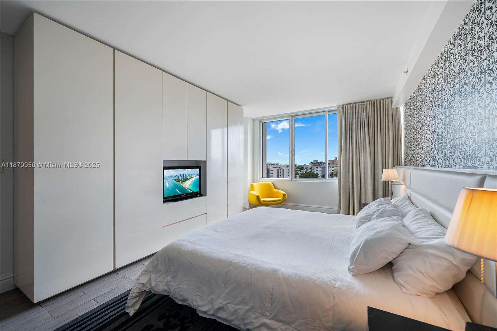 Mondrian Unit #721 | Picture 10