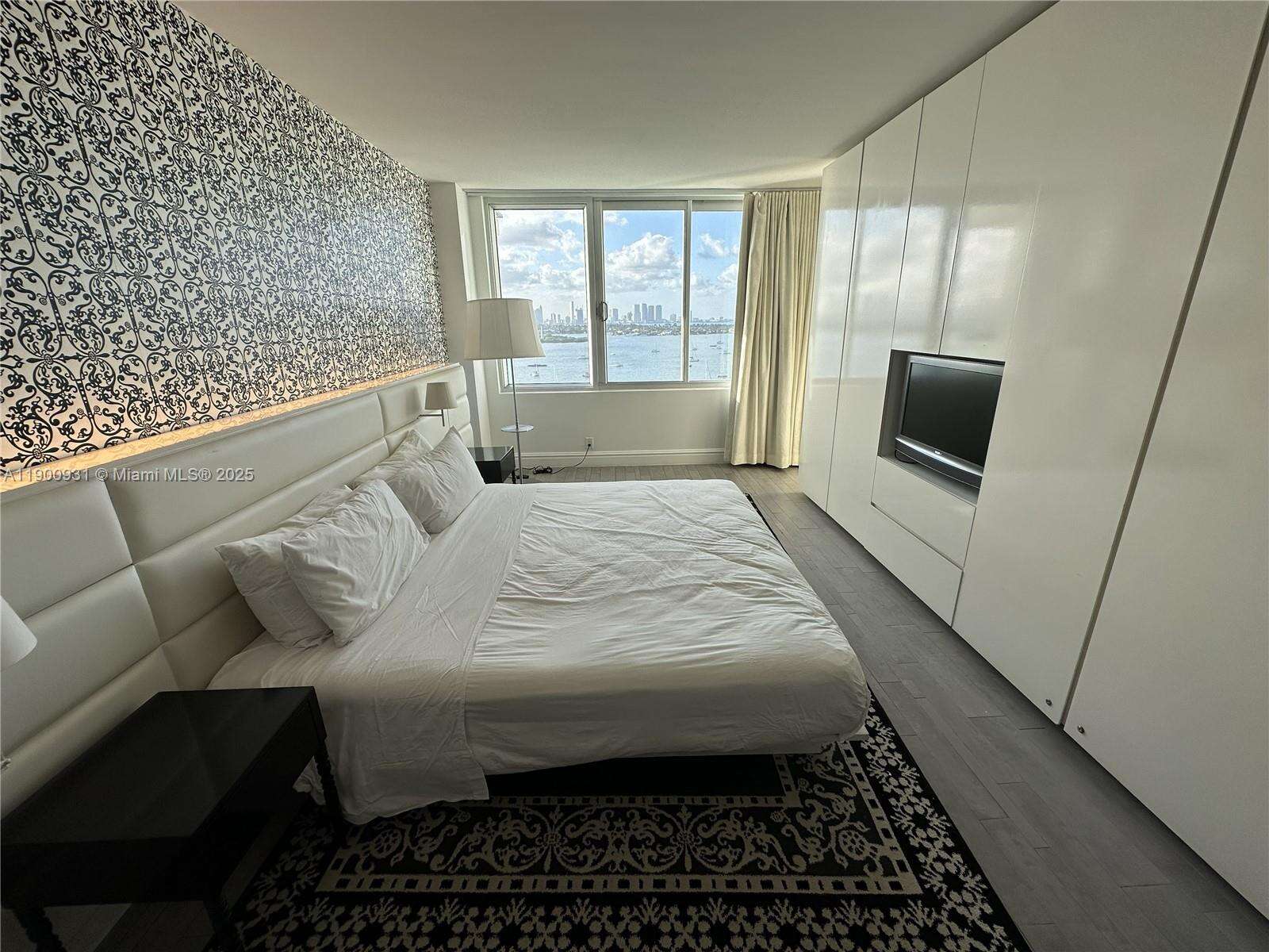 Mondrian Unit #1520 | Picture 3