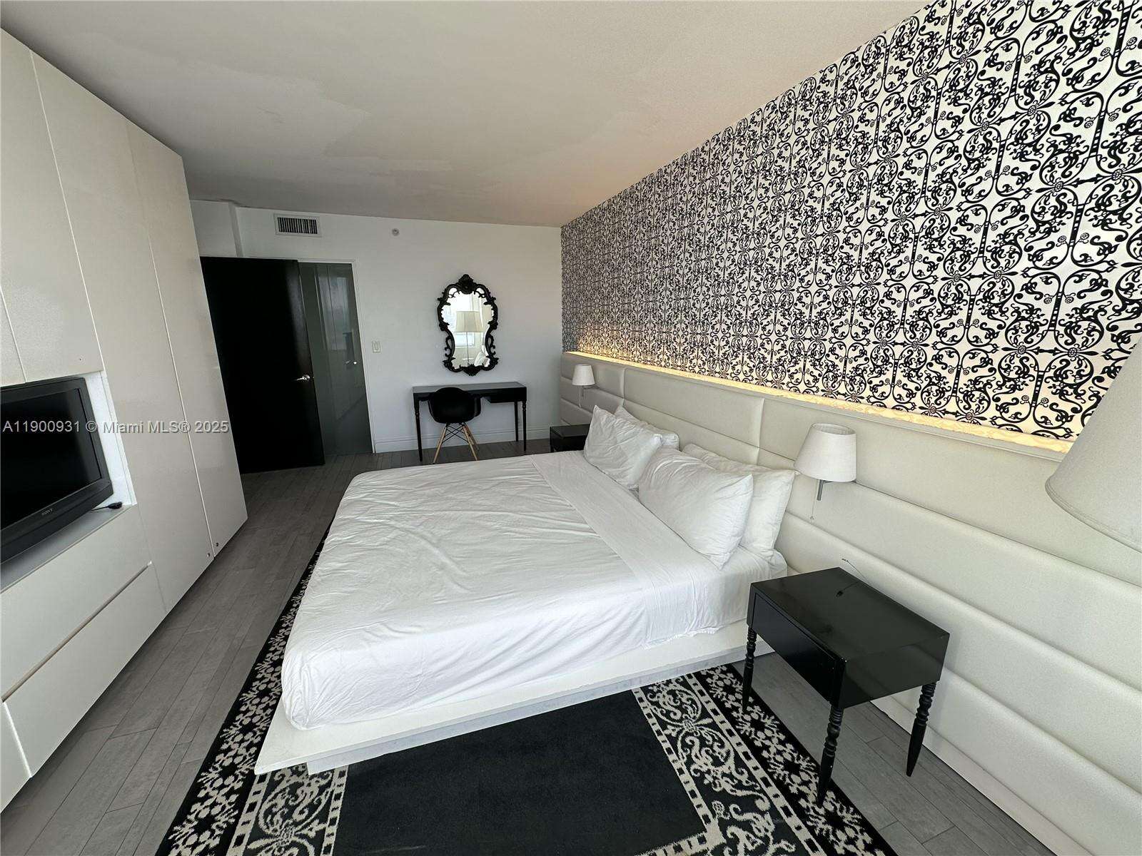 Mondrian Unit #1520 | Picture 4