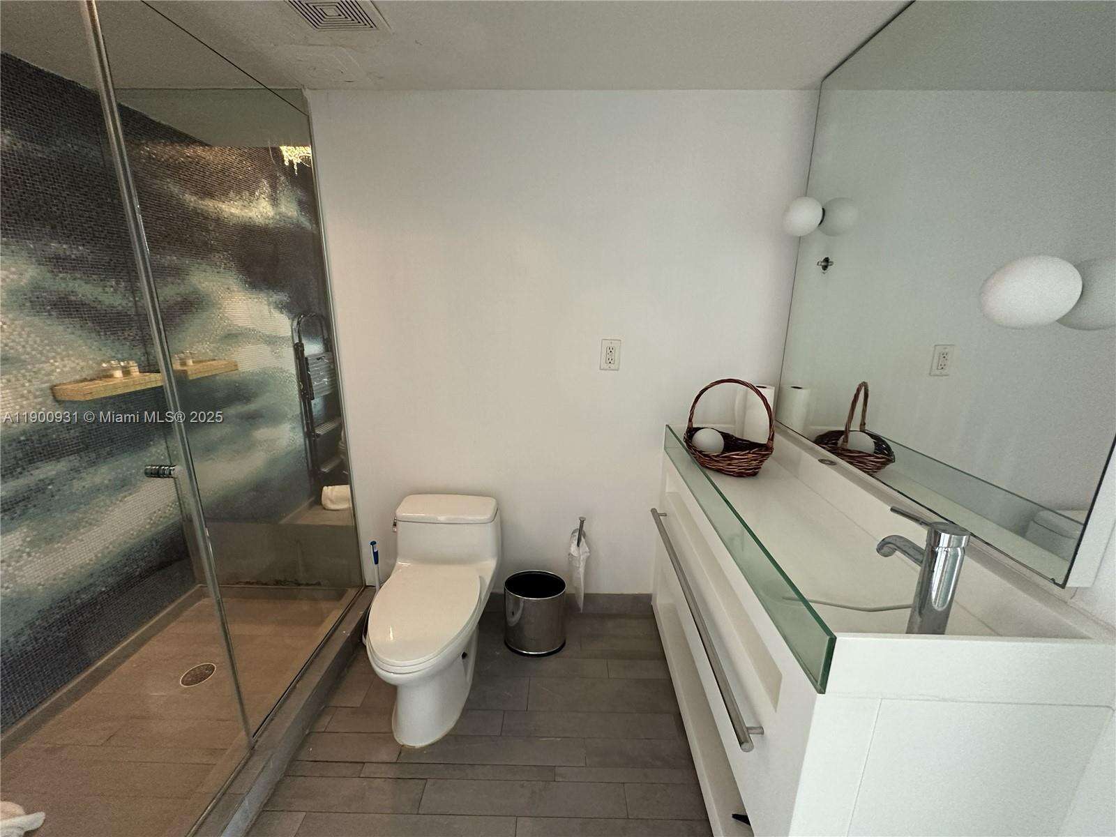 Mondrian Unit #1520 | Picture 5