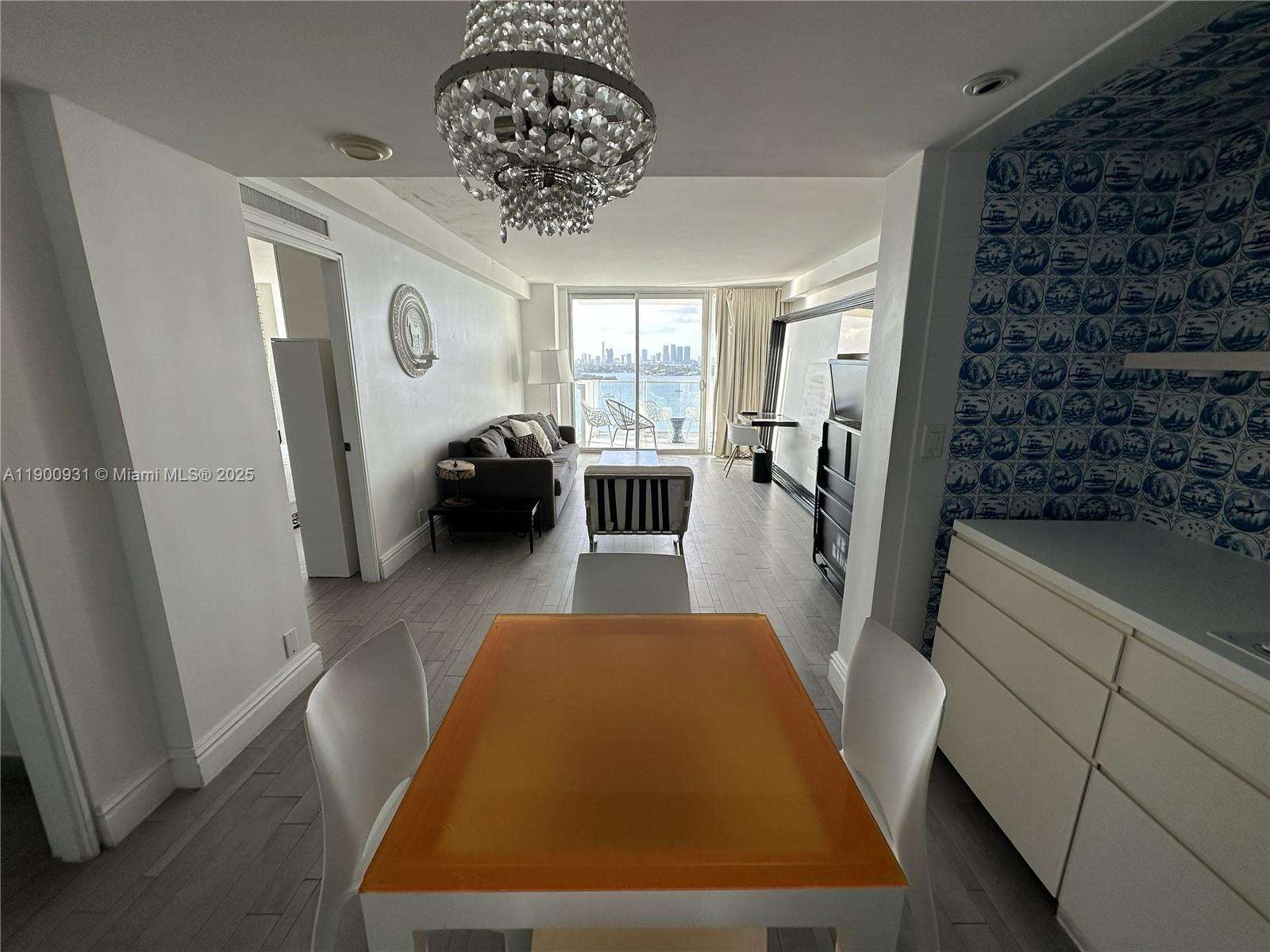 Mondrian Unit #1520 | Picture 6