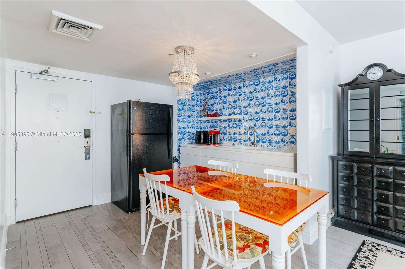 Mondrian Unit #1004 | Picture 2