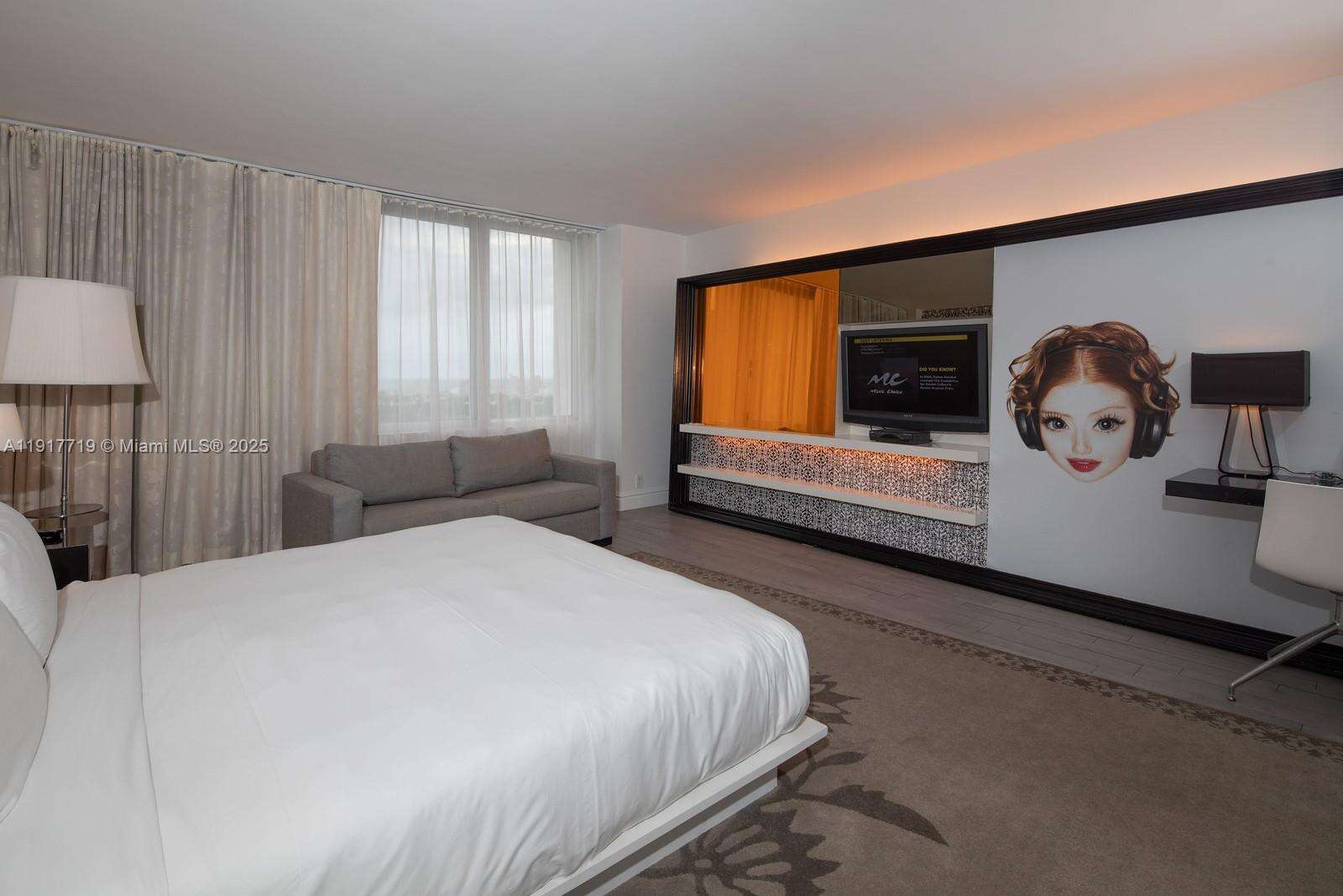 Mondrian Unit #1515 | Picture 2