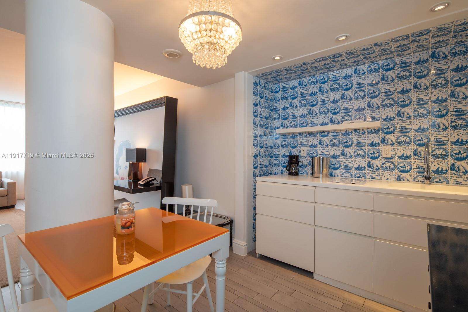 Mondrian Unit #1515 | Picture 11