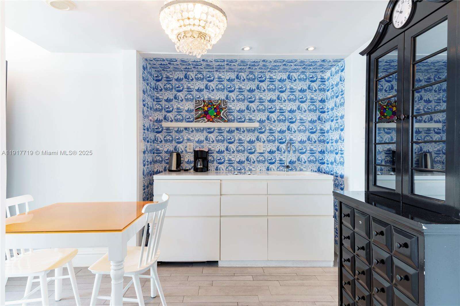 Mondrian Unit #1515 | Picture 13