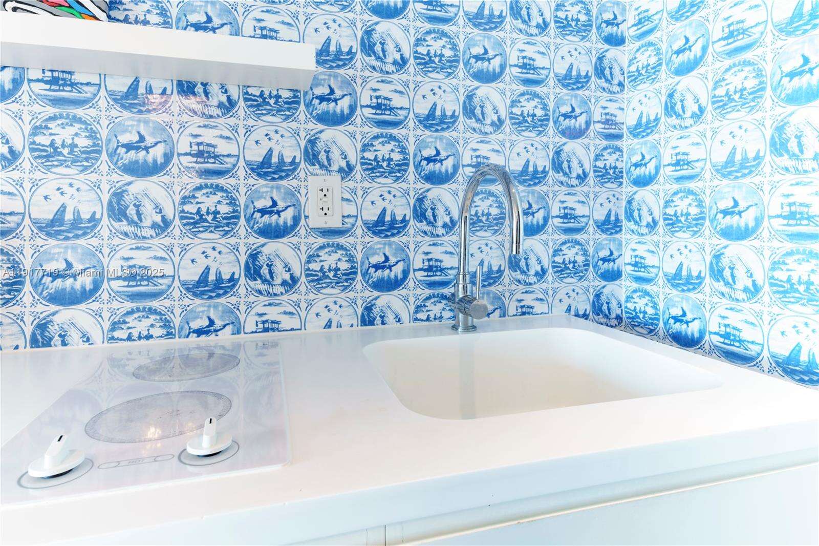 Mondrian Unit #1515 | Picture 14