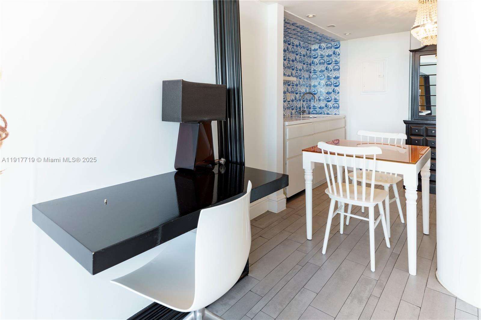 Mondrian Unit #1515 | Picture 17